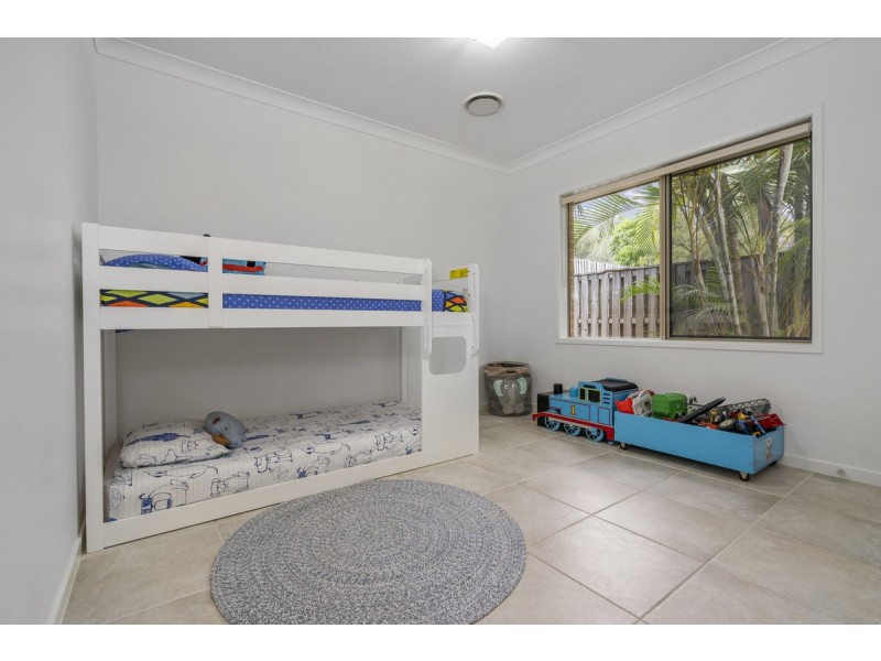 8 Arragan Court, Pacific Pines QLD 4211