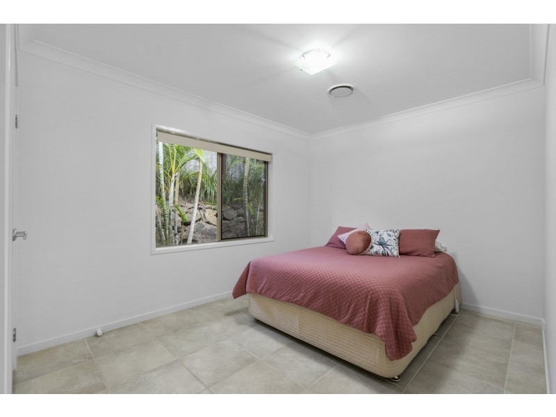 8 Arragan Court, Pacific Pines QLD 4211