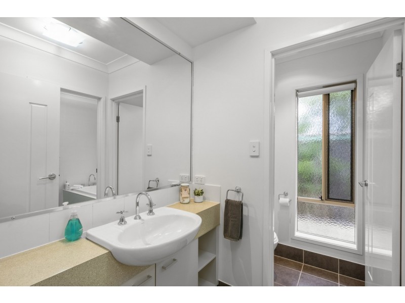 8 Arragan Court, Pacific Pines QLD 4211