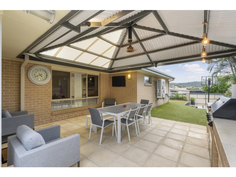 8 Arragan Court, Pacific Pines QLD 4211