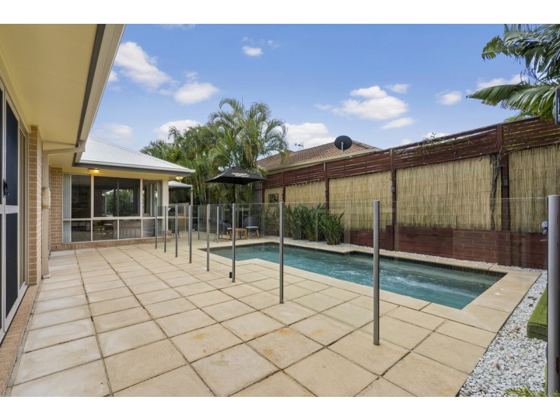 8 Arragan Court, Pacific Pines QLD 4211