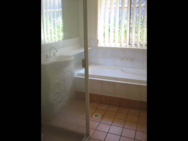 4 Gumview Place, Molendinar QLD 4214