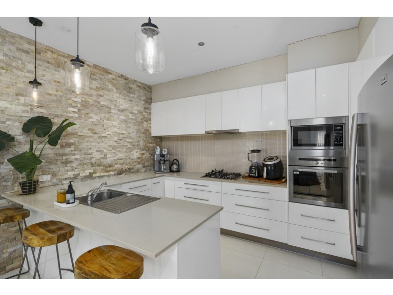 18 McGuire Court, Maudsland QLD 4210