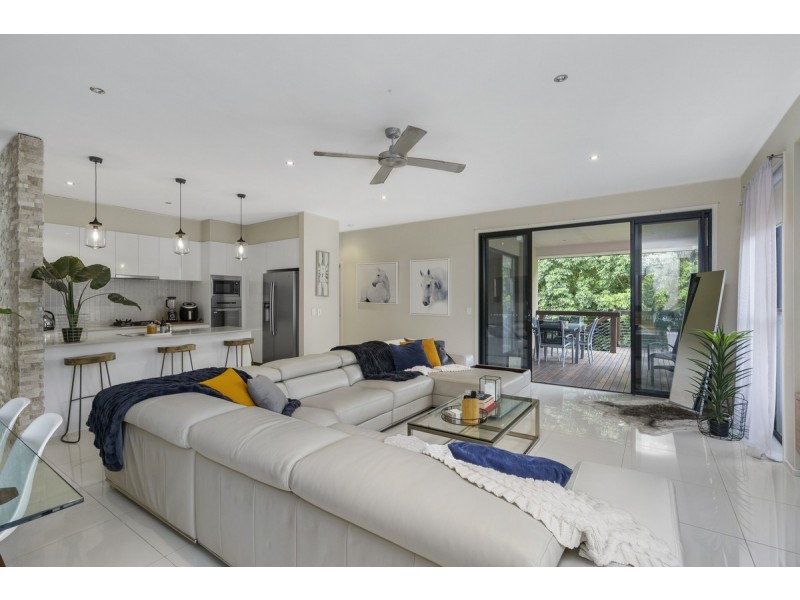 18 McGuire Court, Maudsland QLD 4210