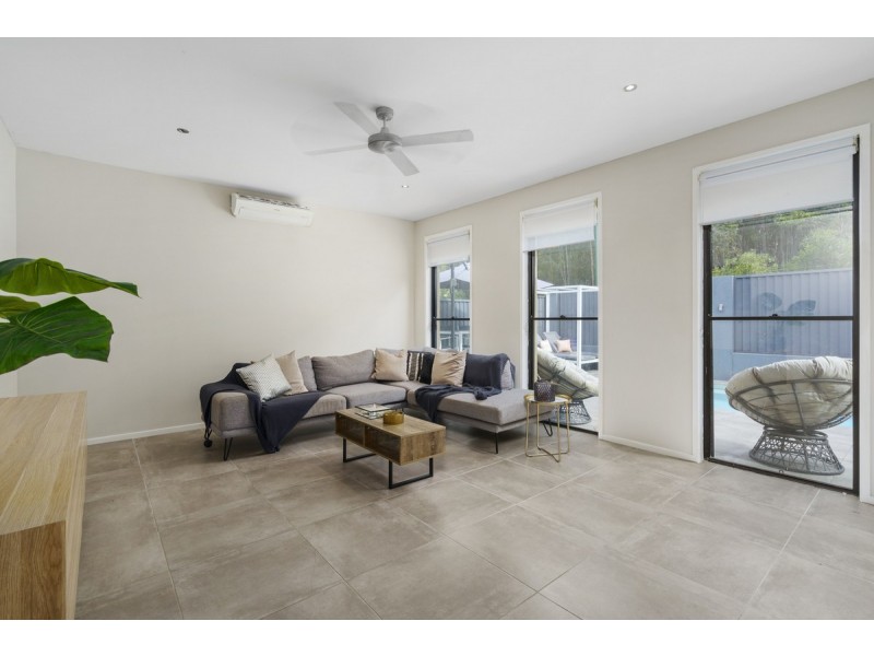 18 McGuire Court, Maudsland QLD 4210