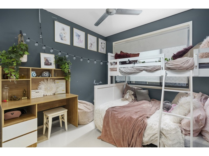 18 McGuire Court, Maudsland QLD 4210