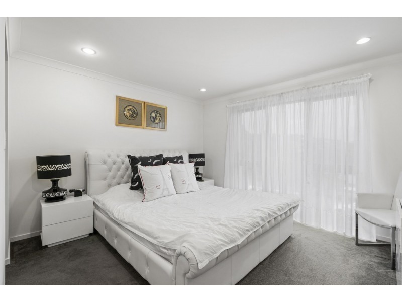 9/26 Hotham Drive, Pacific Pines QLD 4211