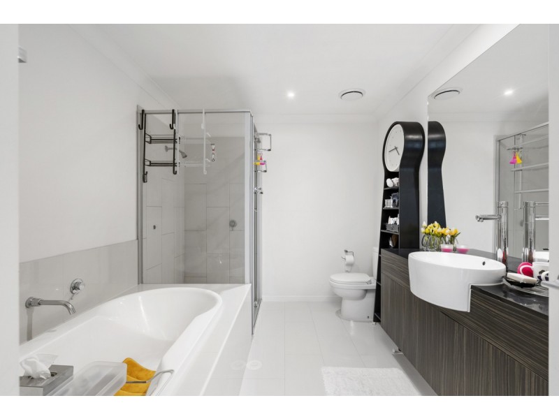 9/26 Hotham Drive, Pacific Pines QLD 4211