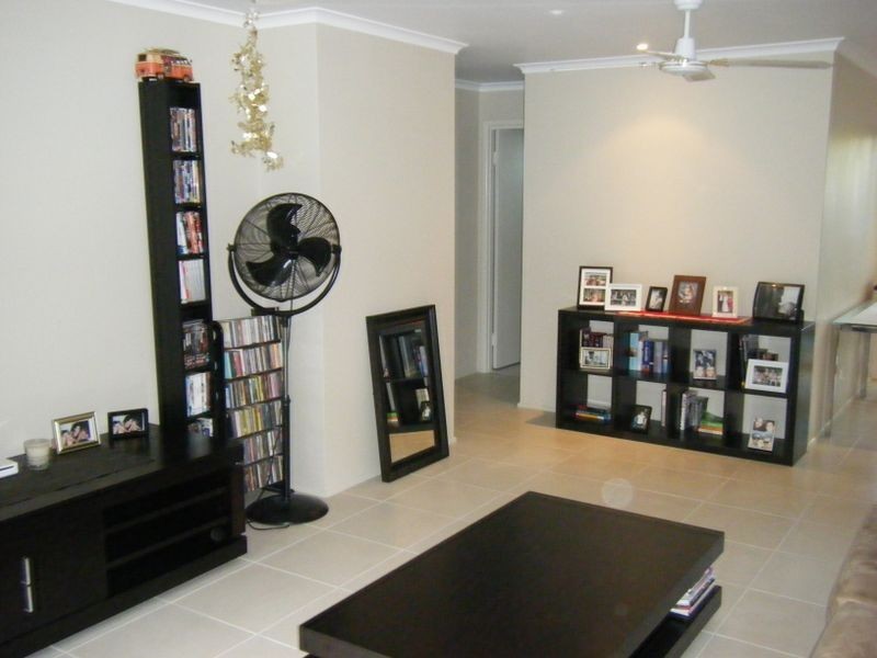 1/4 Monroe Court, Oxenford QLD 4210