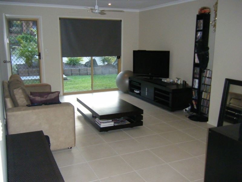 1/4 Monroe Court, Oxenford QLD 4210