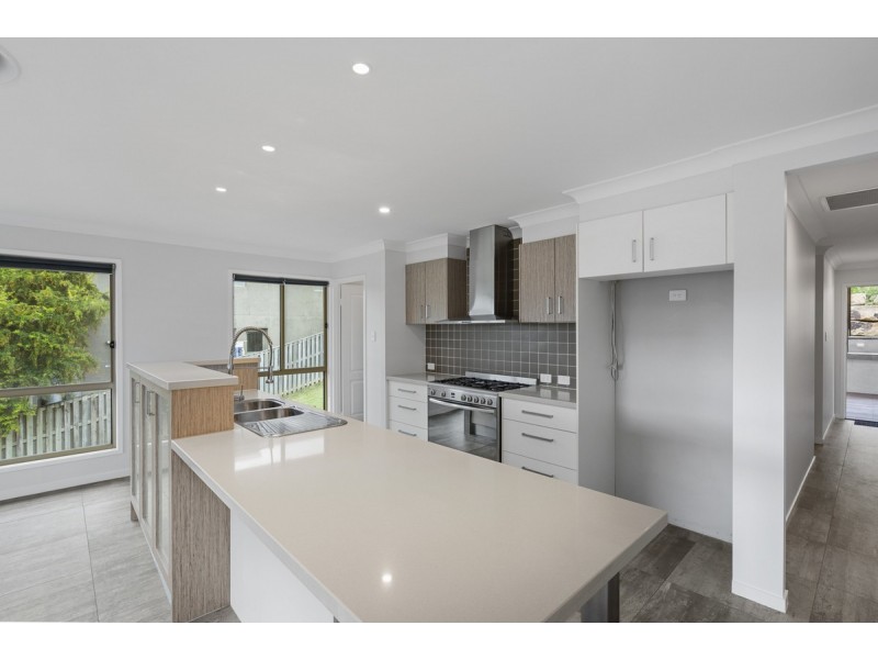 31 Yamba Street, Pacific Pines QLD 4211