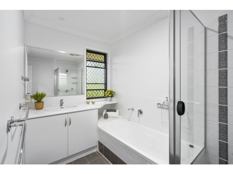 7/136 Pacific Pines Boulevard, Pacific Pines QLD 4211