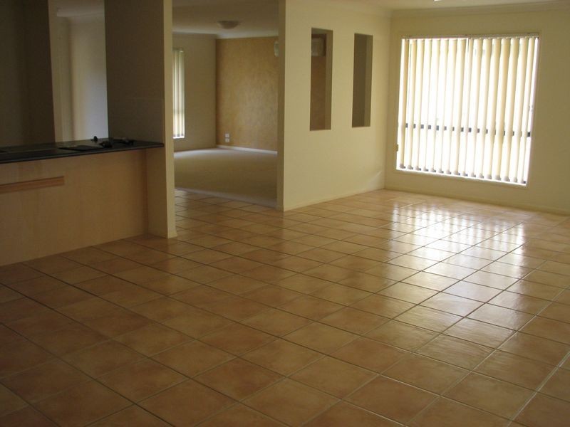 26 Ingles Circuit, Arundel QLD 4214