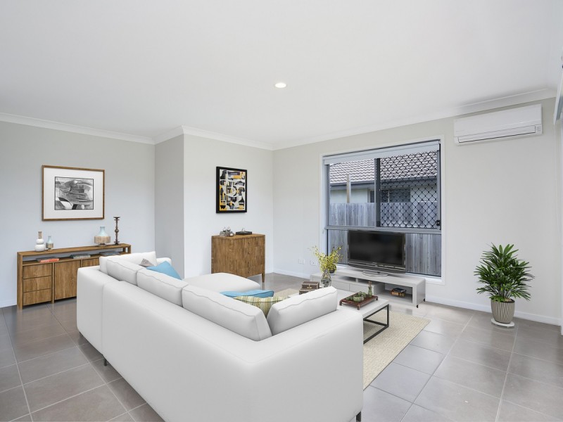 18 Hadrian Crescent, Pacific Pines QLD 4211