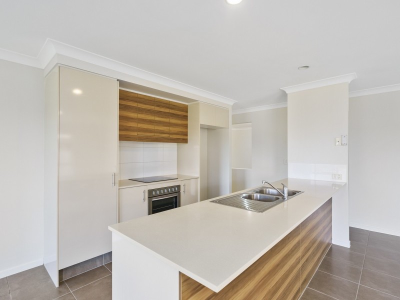 18 Hadrian Crescent, Pacific Pines QLD 4211