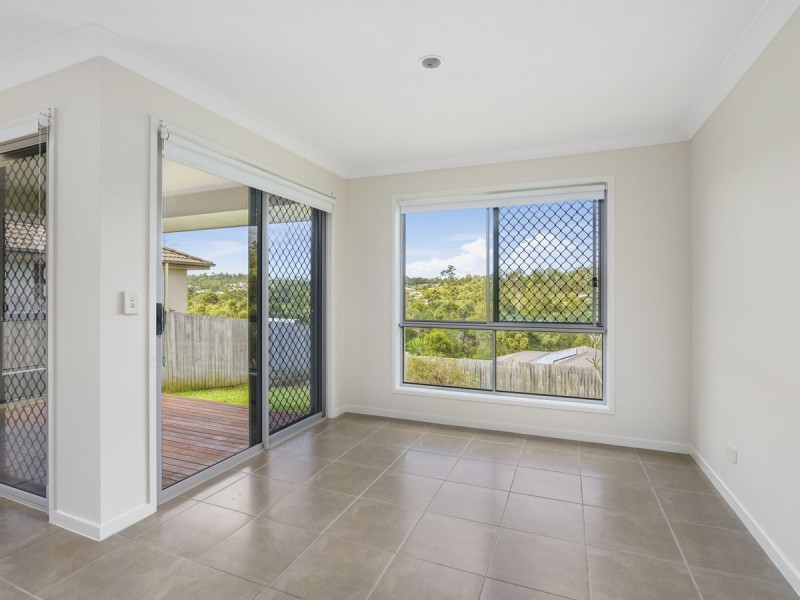 18 Hadrian Crescent, Pacific Pines QLD 4211