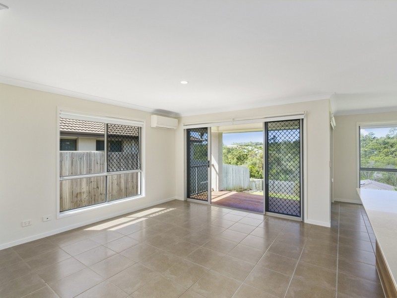 18 Hadrian Crescent, Pacific Pines QLD 4211