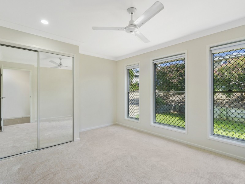 18 Hadrian Crescent, Pacific Pines QLD 4211