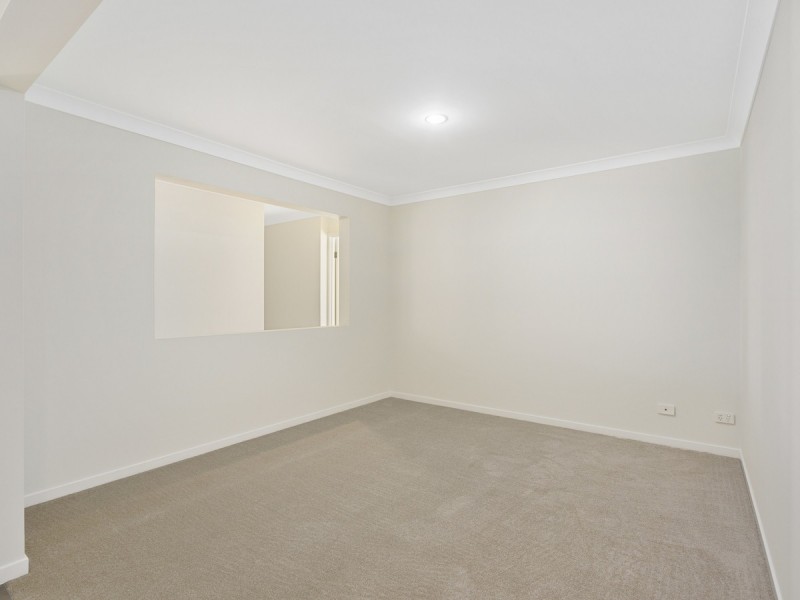 18 Hadrian Crescent, Pacific Pines QLD 4211