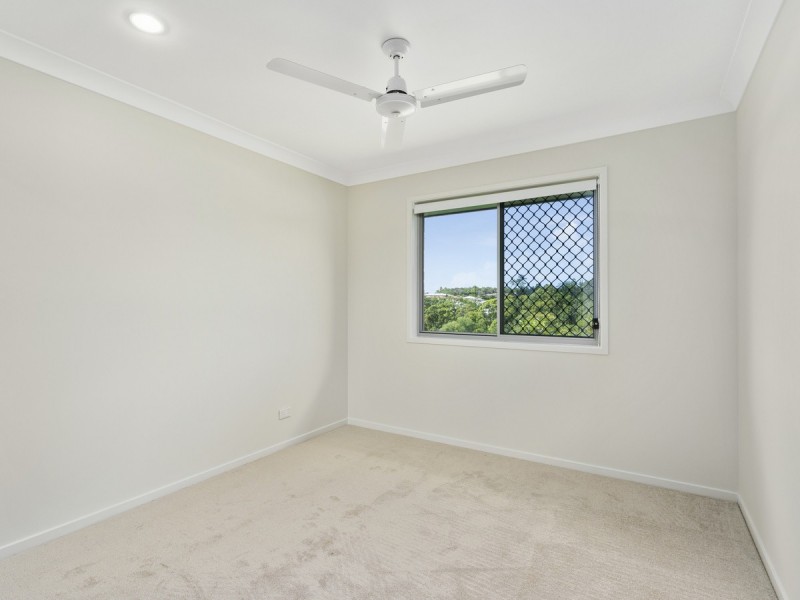 18 Hadrian Crescent, Pacific Pines QLD 4211