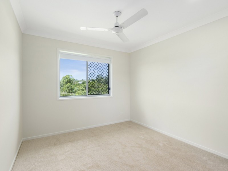 18 Hadrian Crescent, Pacific Pines QLD 4211