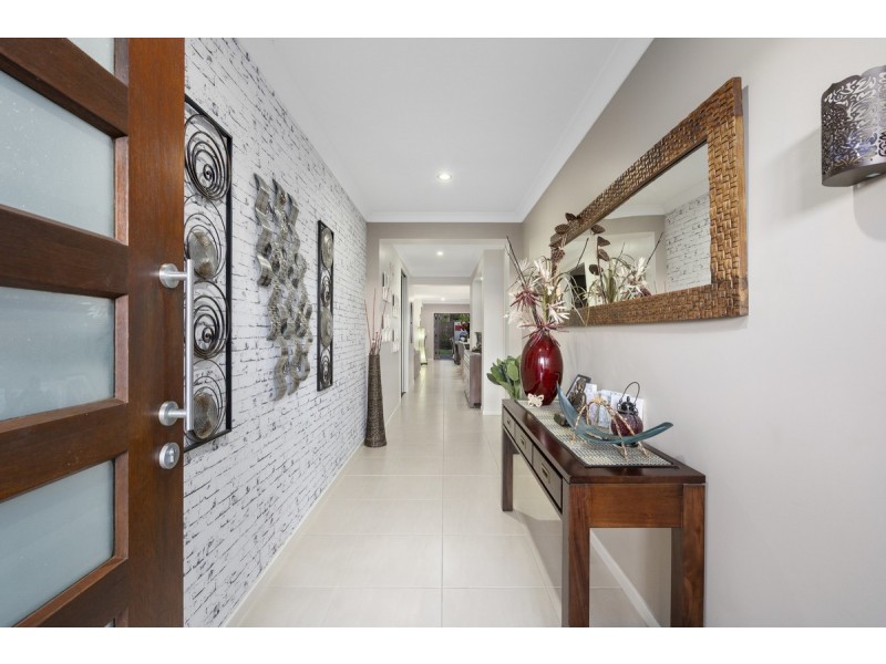 18 Faraday Crescent, Pacific Pines QLD 4211