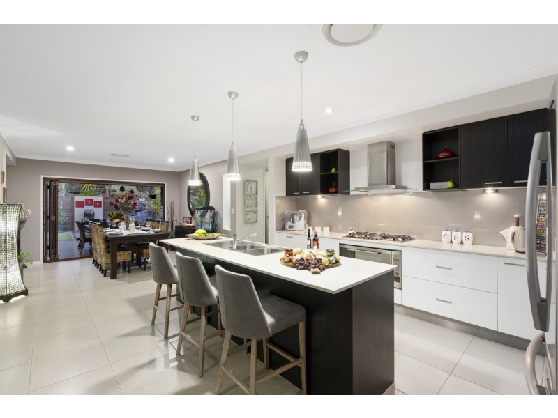 18 Faraday Crescent, Pacific Pines QLD 4211
