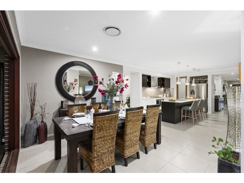 18 Faraday Crescent, Pacific Pines QLD 4211