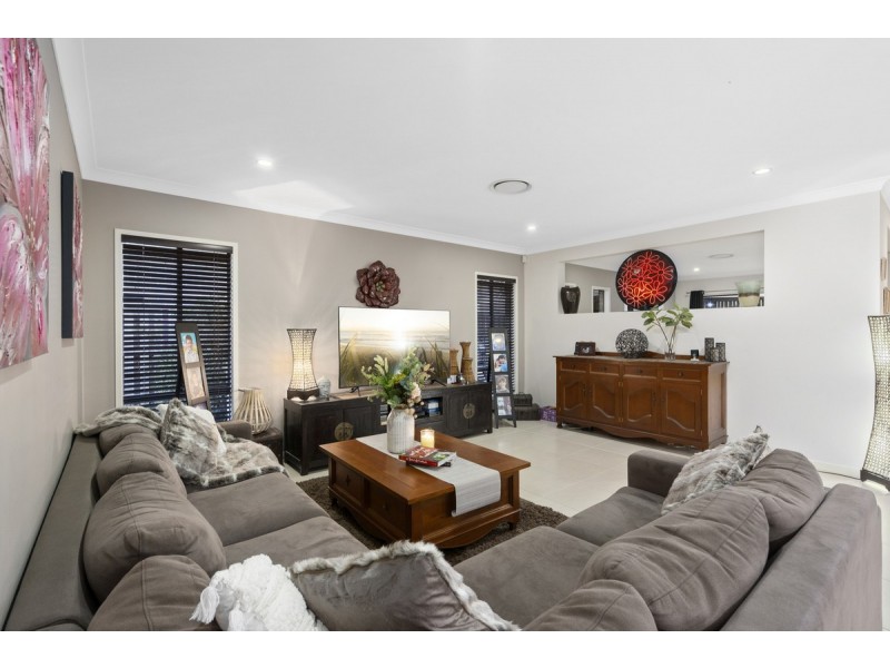 18 Faraday Crescent, Pacific Pines QLD 4211