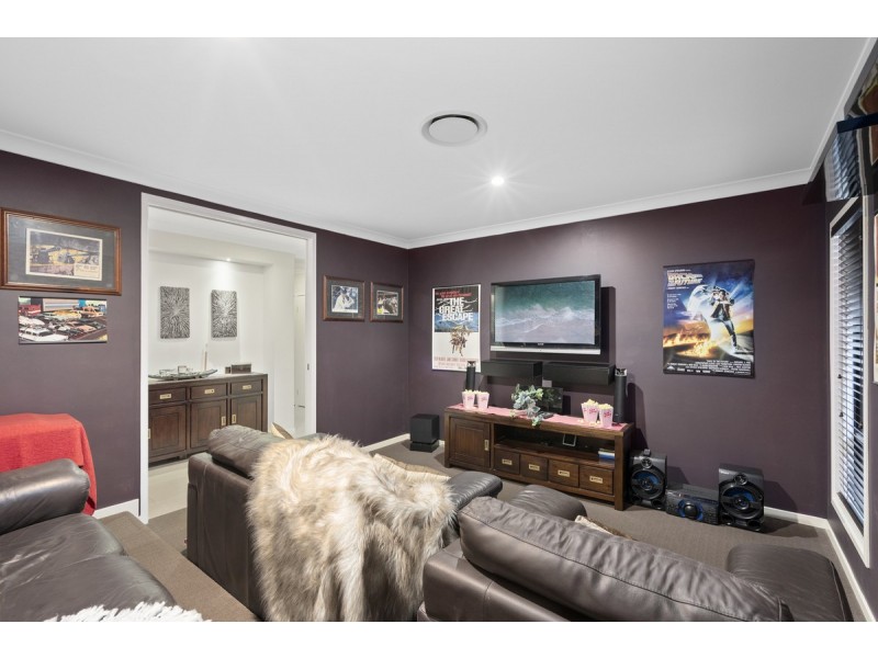 18 Faraday Crescent, Pacific Pines QLD 4211
