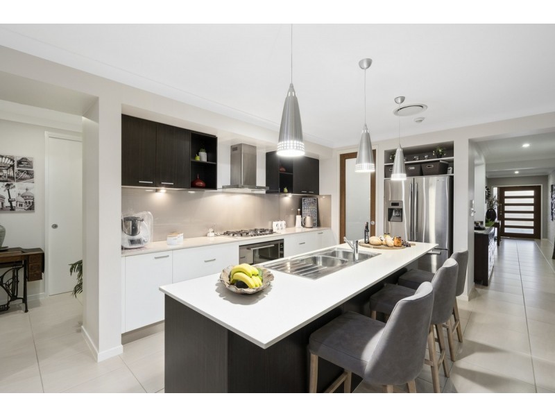 18 Faraday Crescent, Pacific Pines QLD 4211