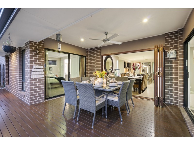 18 Faraday Crescent, Pacific Pines QLD 4211