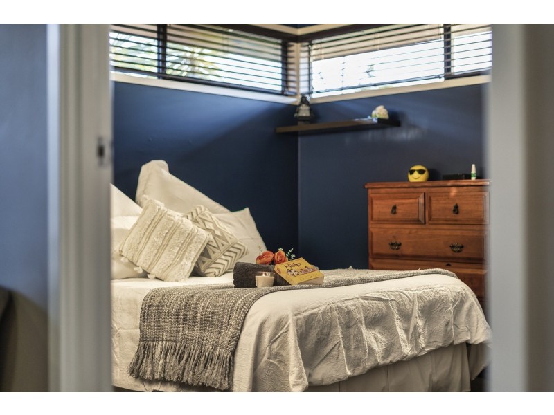 18 Faraday Crescent, Pacific Pines QLD 4211