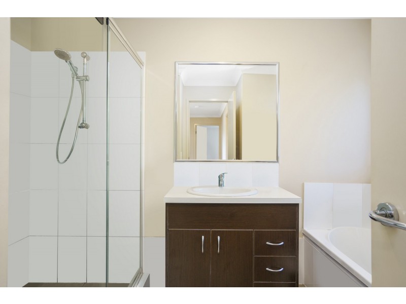 1/1 Brunswick Street, Pacific Pines QLD 4211