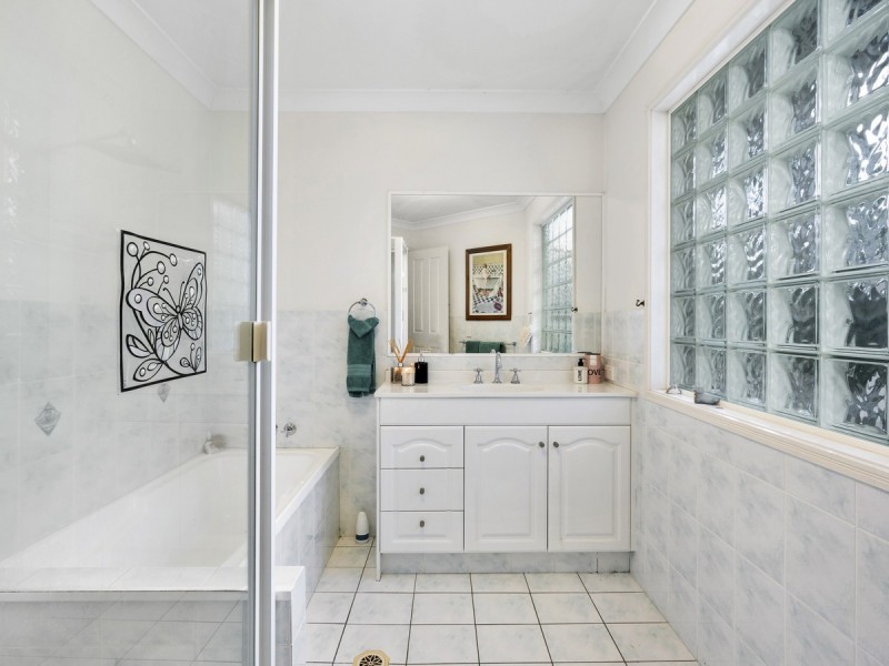 25 Papara Street, Pacific Pines QLD 4211