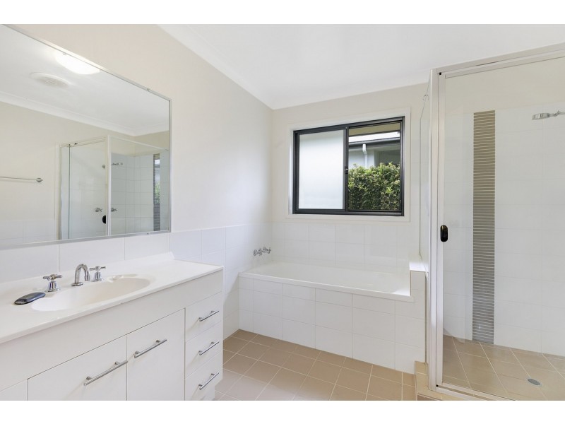 17 Saltwater Boulevard, Oxenford QLD 4210