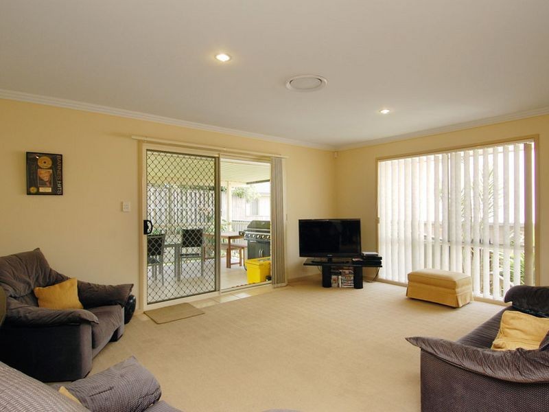39 Sheffield Circuit, Pacific Pines QLD 4211