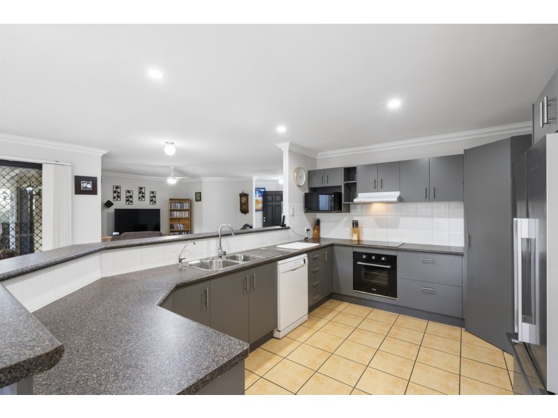 14 Palm Street, Pacific Pines QLD 4211