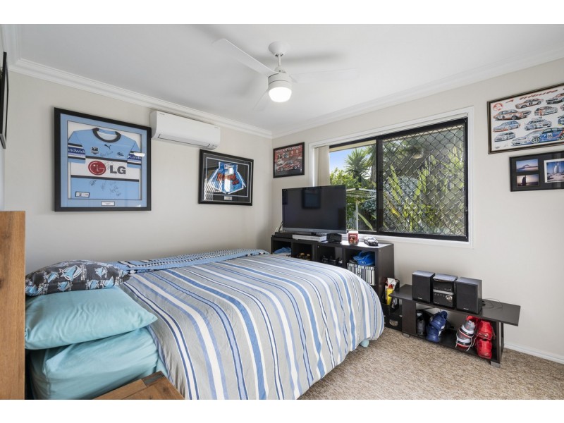 14 Palm Street, Pacific Pines QLD 4211