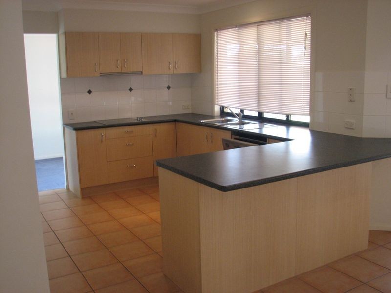 3 Huxley Court, Pacific Pines QLD 4211