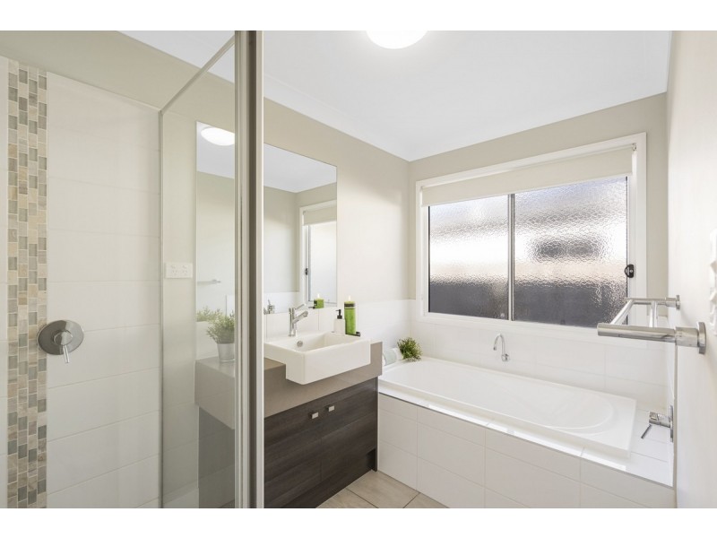 14 Angahook Crescent, Upper Coomera QLD 4209