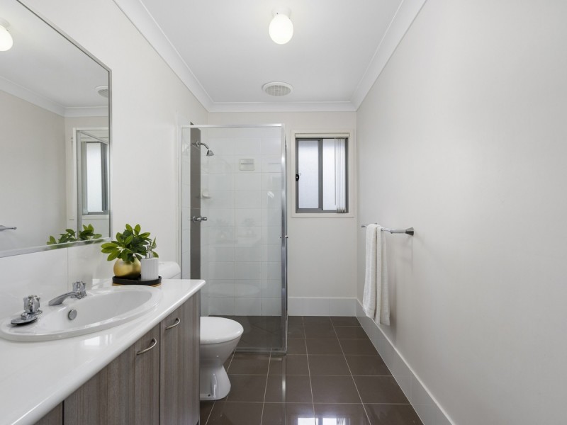 20/1 McAuley Parade, Pacific Pines QLD 4211