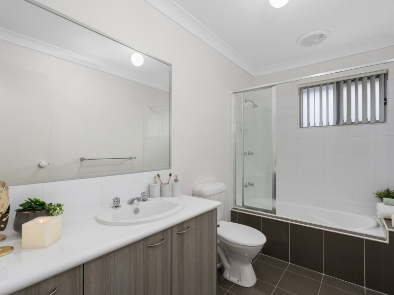 20/1 McAuley Parade, Pacific Pines QLD 4211