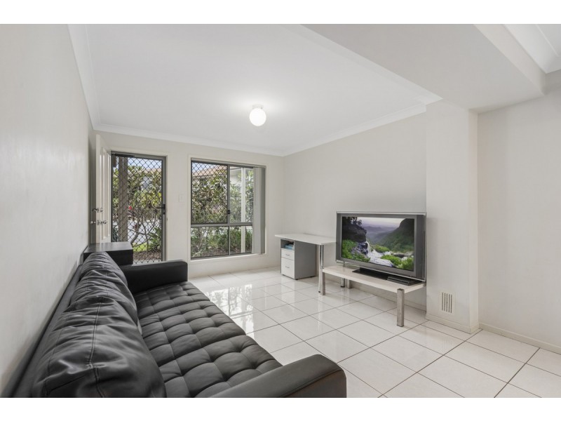 25/30 Carmarthen Circuit, Pacific Pines QLD 4211