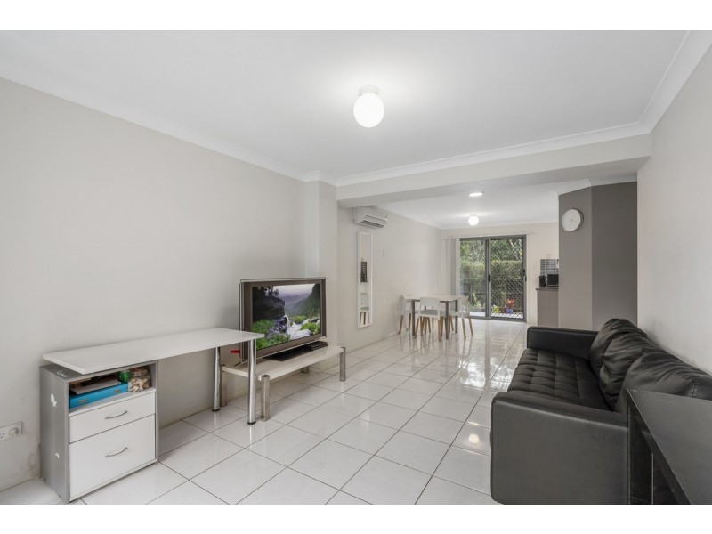 25/30 Carmarthen Circuit, Pacific Pines QLD 4211