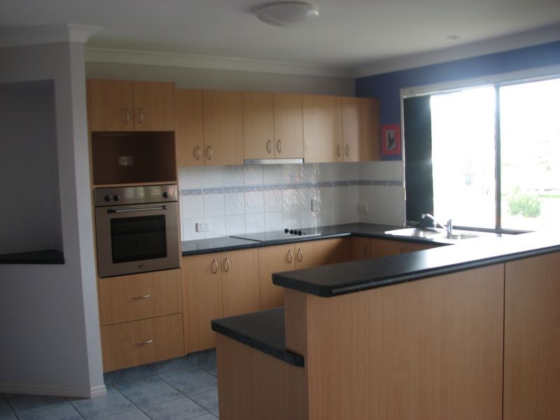 39 Feathertop Crescent, Pacific Pines QLD 4211