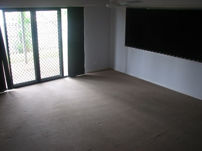 39 Feathertop Crescent, Pacific Pines QLD 4211