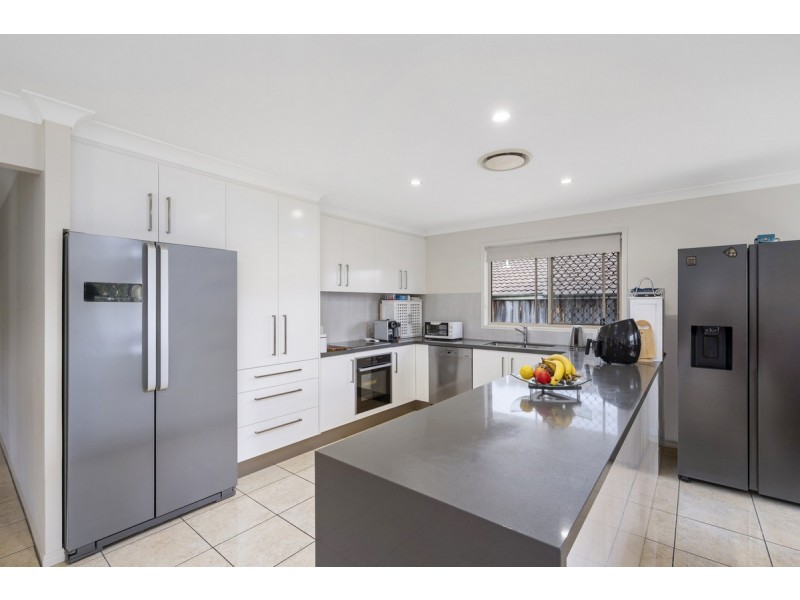 10 Rimatara Rise, Pacific Pines QLD 4211