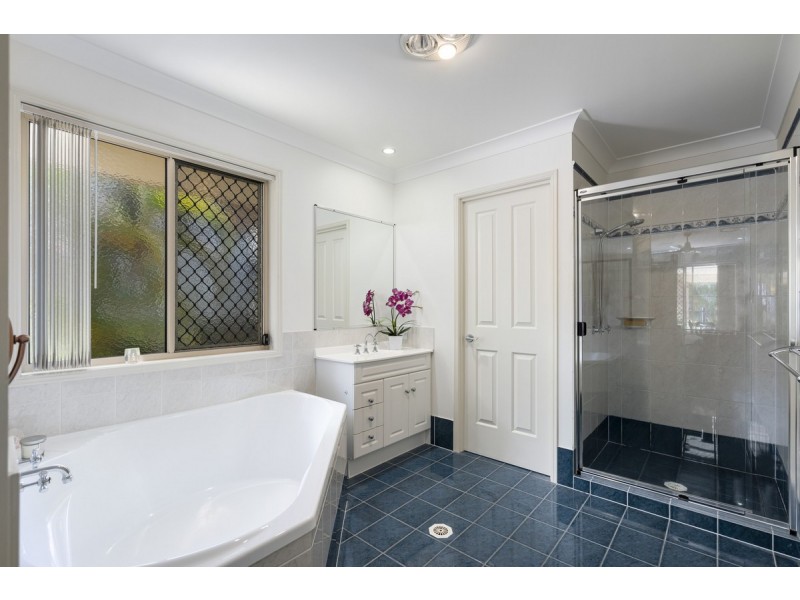 10 Rimatara Rise, Pacific Pines QLD 4211