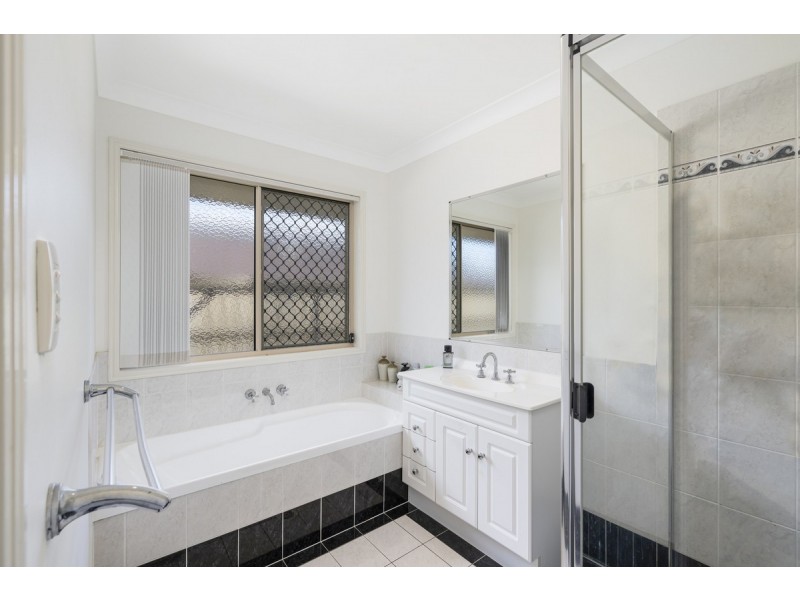 10 Rimatara Rise, Pacific Pines QLD 4211